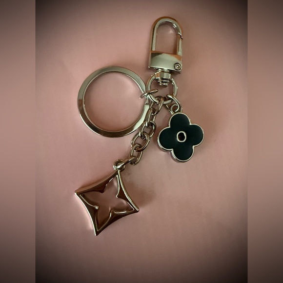 Source Unknown Accessories - Black & Silver Flower Handbag Accessory NWOT